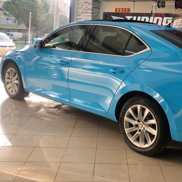 ⁦ציפוי ויניל מבריק תכלת - Kpmf⁩ – תמונה ⁦2⁩
